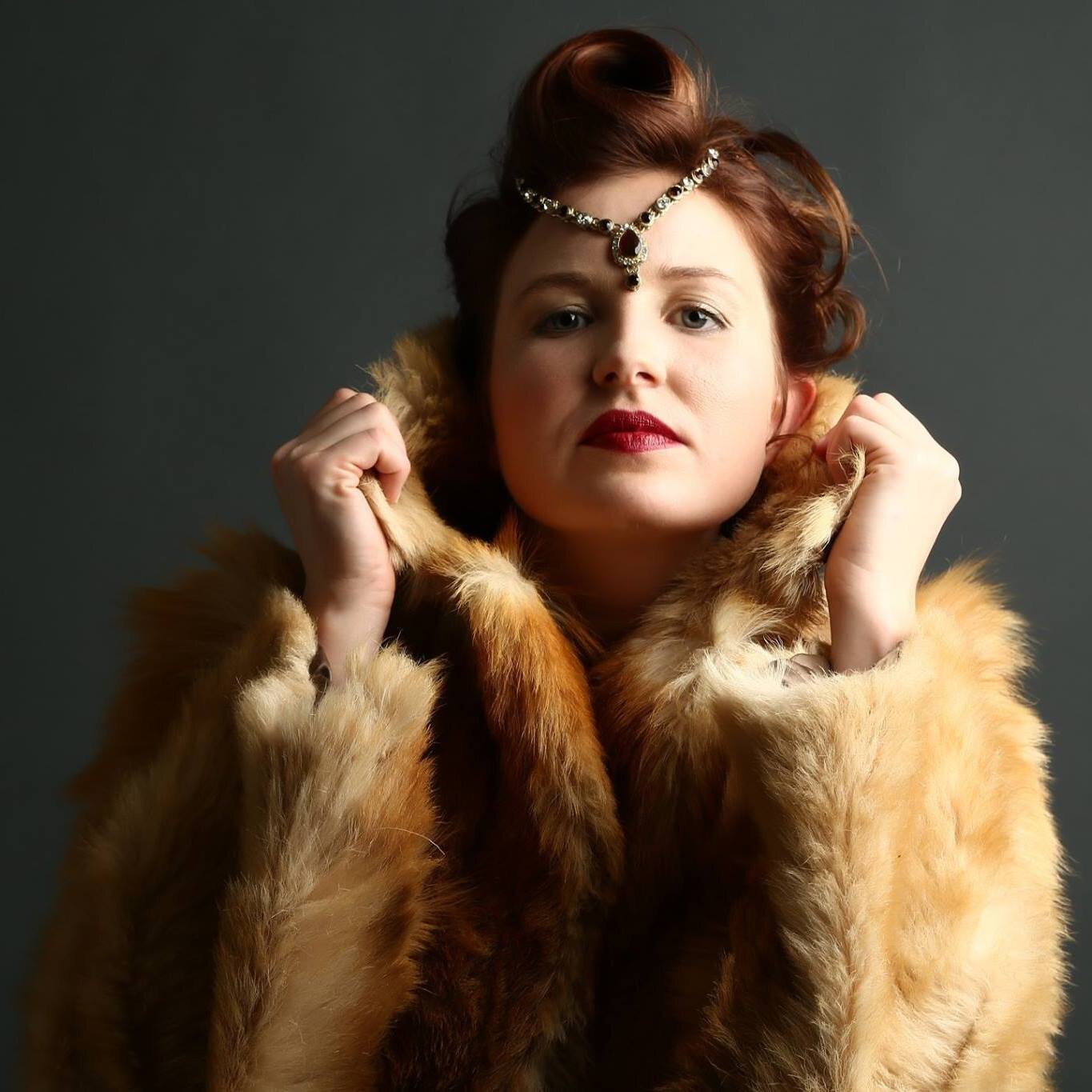 Nanna Gunnars as Madame Karitas, Rauða Skáldahúsið